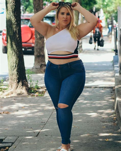 Best plus size models and accounts to follow on Instagram